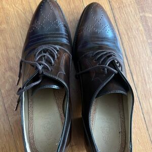 EUC The Office of Angela Scott Miss Button Derby size EU39/US9